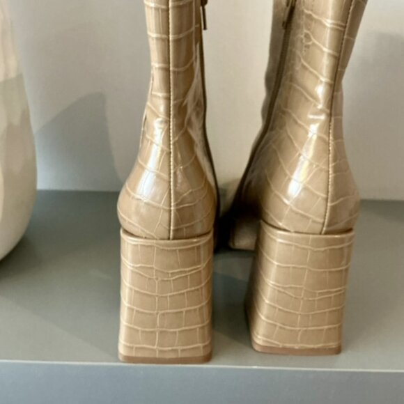 Like NEW! Beautiful Vera Moda nude ankle bootie with zipper size 7 - Picture 9 of 12